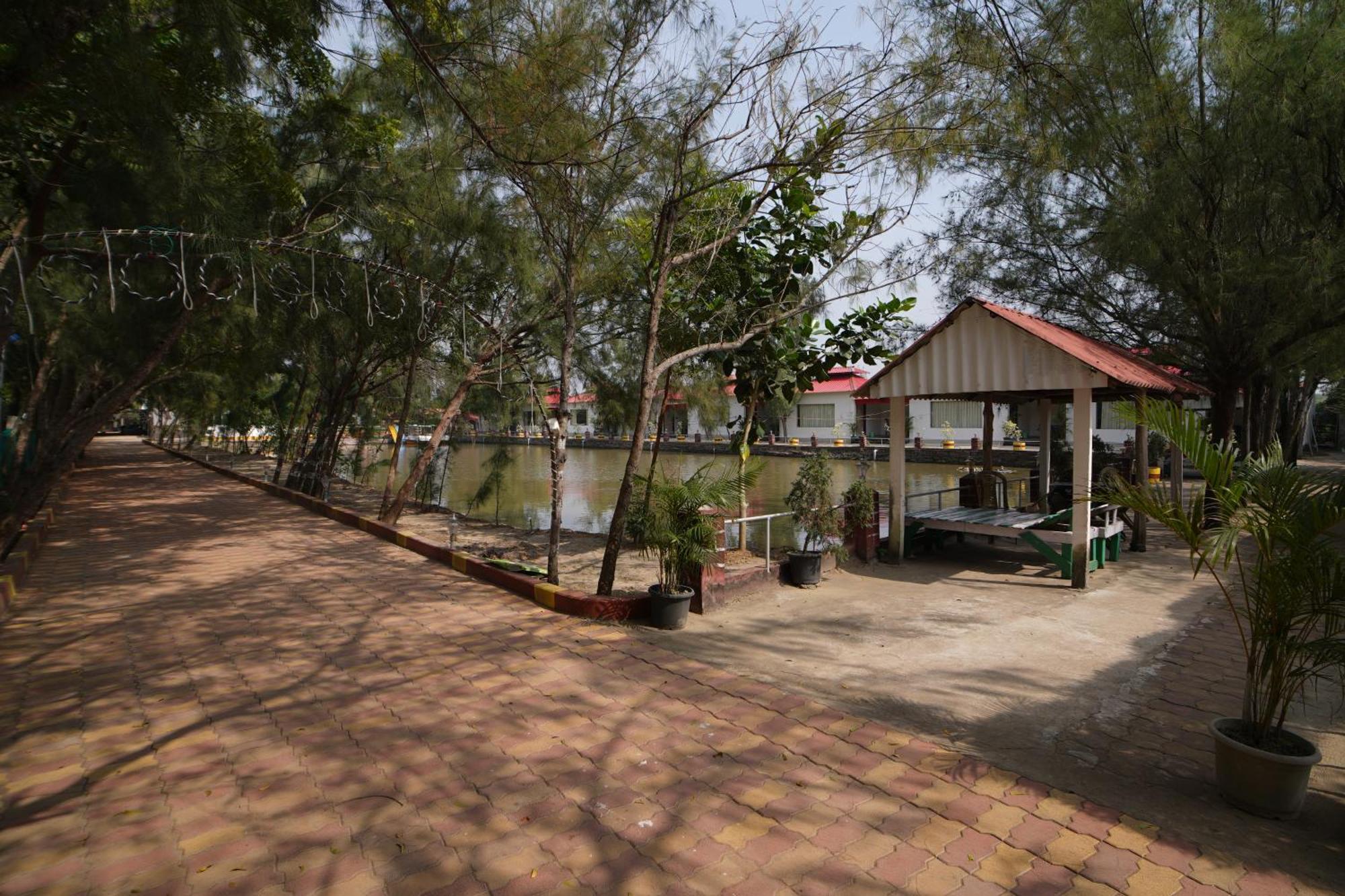 Lake View Village Resort Tajpur Екстериор снимка
