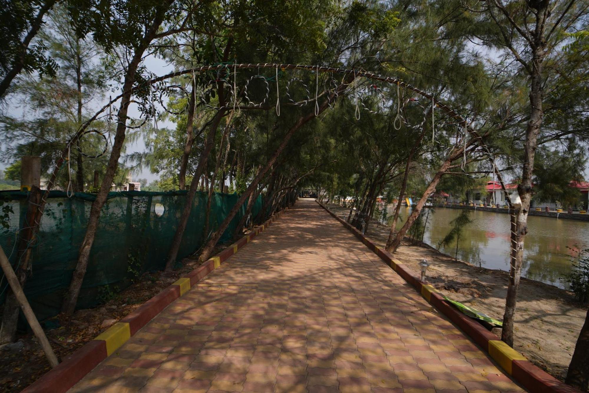 Lake View Village Resort Tajpur Екстериор снимка